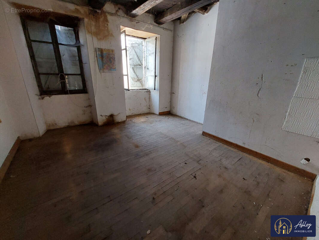 Appartement à NEUVIC