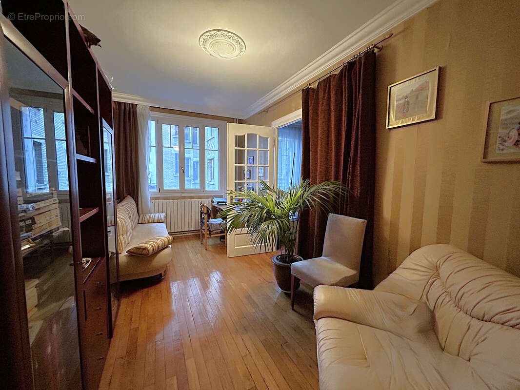 Appartement à PARIS-16E