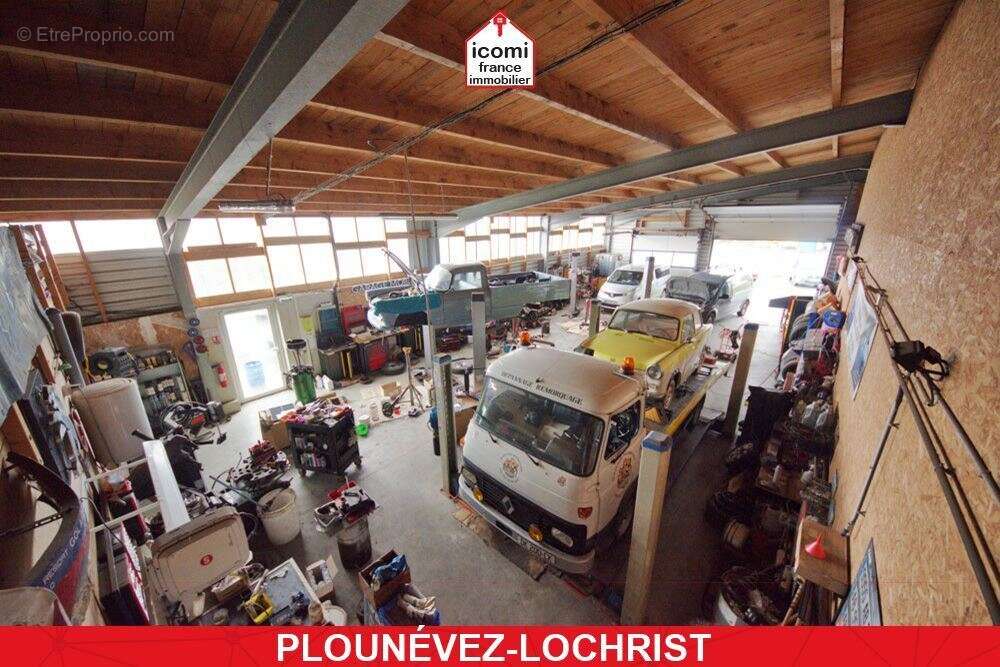 Commerce à PLOUNEVEZ-LOCHRIST