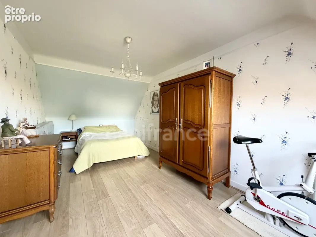 Maison familiale de 131 m² à vendre à Cergy Village – 3 chambres, bureau, jardin et garage - photo 11