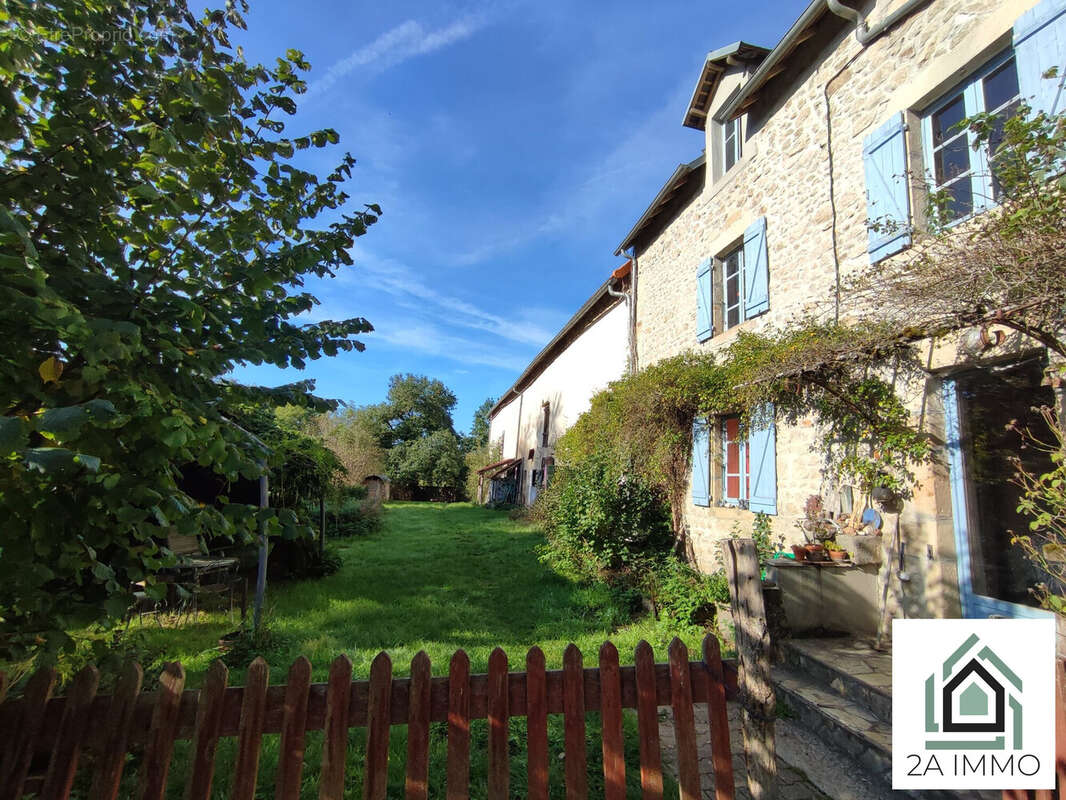 Maison à SAINT-PRIEST-DES-CHAMPS