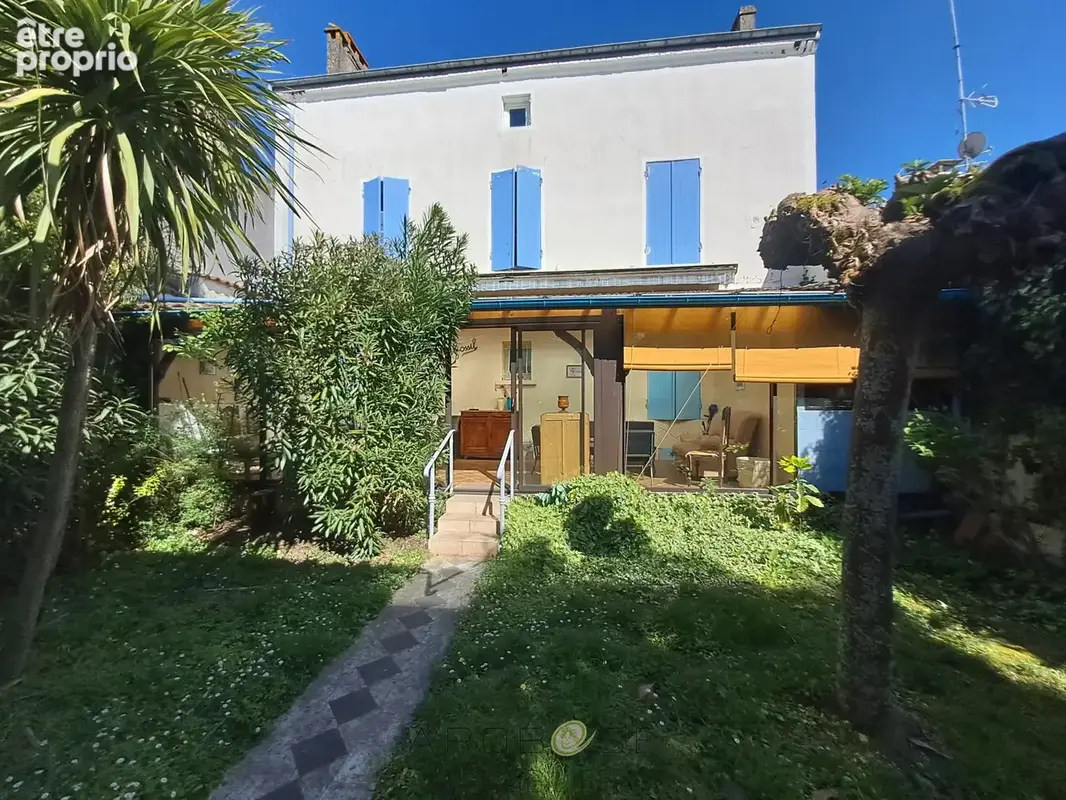 Maison de village 8 pièces, à pied des commerces, avec véranda, jardinet et grand  garage - photo 2