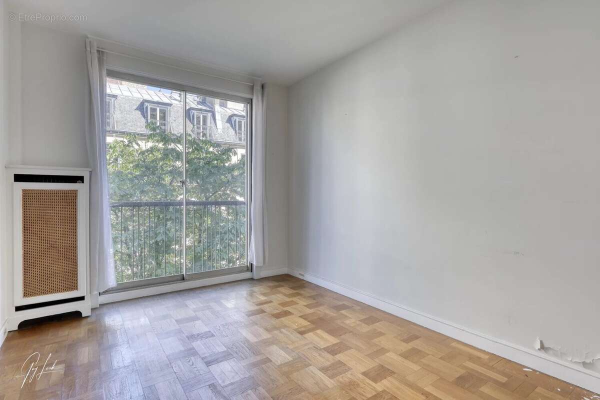 Appartement à PARIS-16E