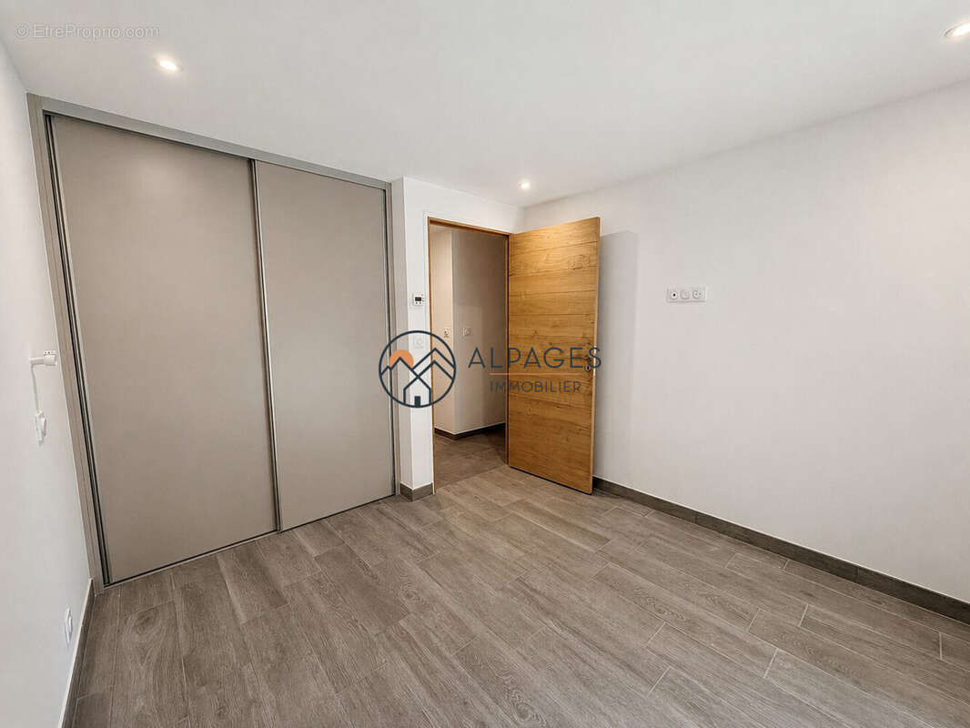 Appartement 81 m² à Vars  - photo 6