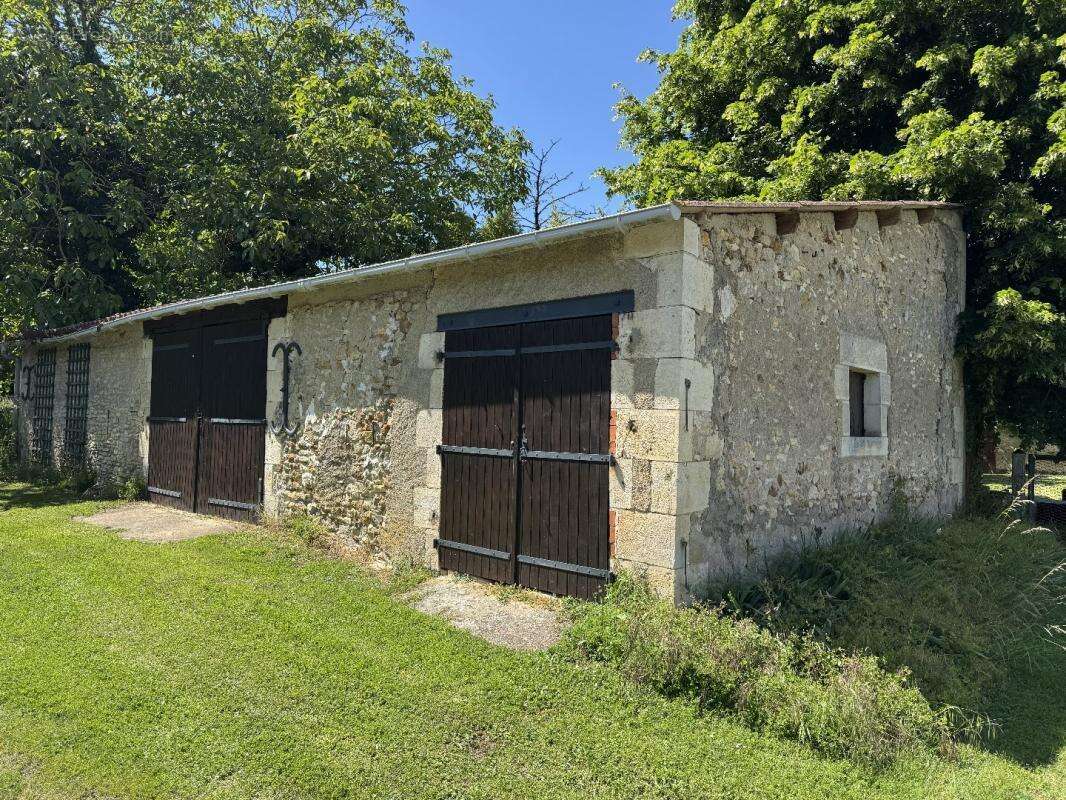 Maison à SAINT-HILAIRE-SUR-BENAIZE