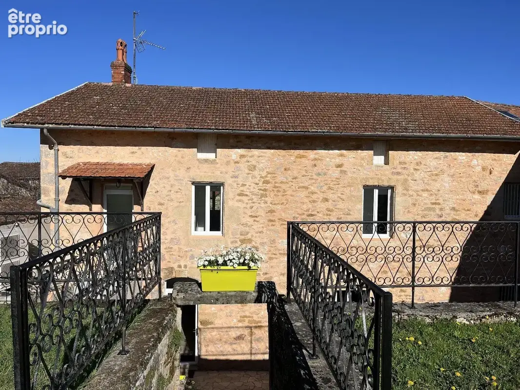 Maison en pierres entièrement rénovée dans village historique - photo 14