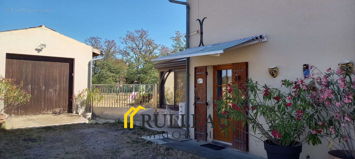 Maison de 186 m2 avec grand terrain de 3 369 m2 à Cartelègue proche des commodités - photo 2