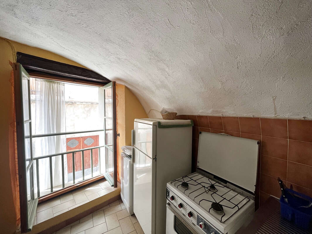 maison de village divisée en 3 appartements + grande cave - photo 2