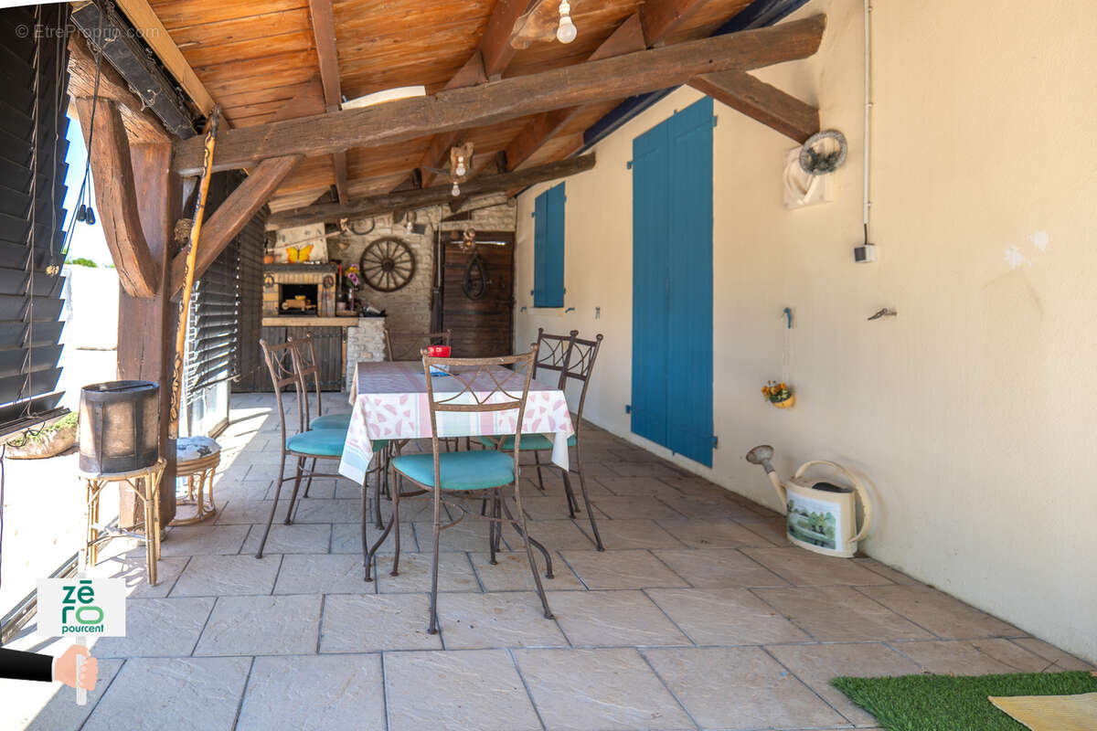 Maison à CHAMPAGNE-LES-MARAIS