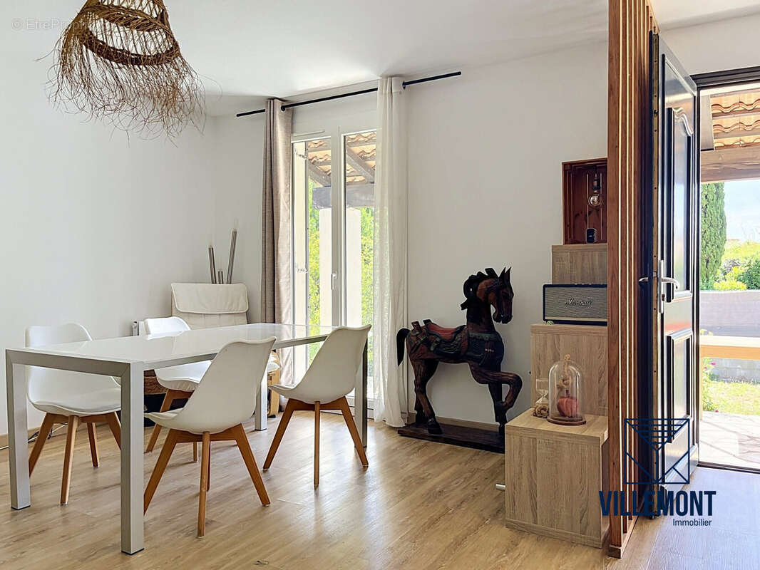 séjour accès terrasse 