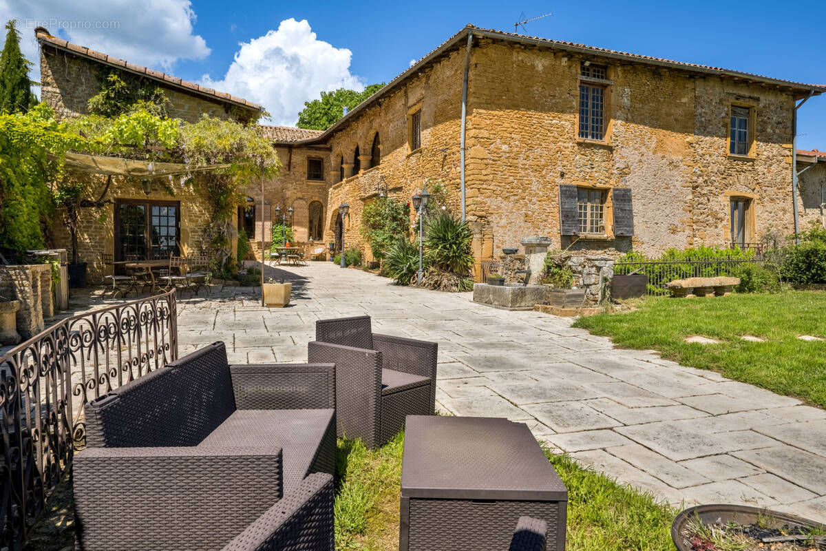 Maison à VILLE-SUR-JARNIOUX