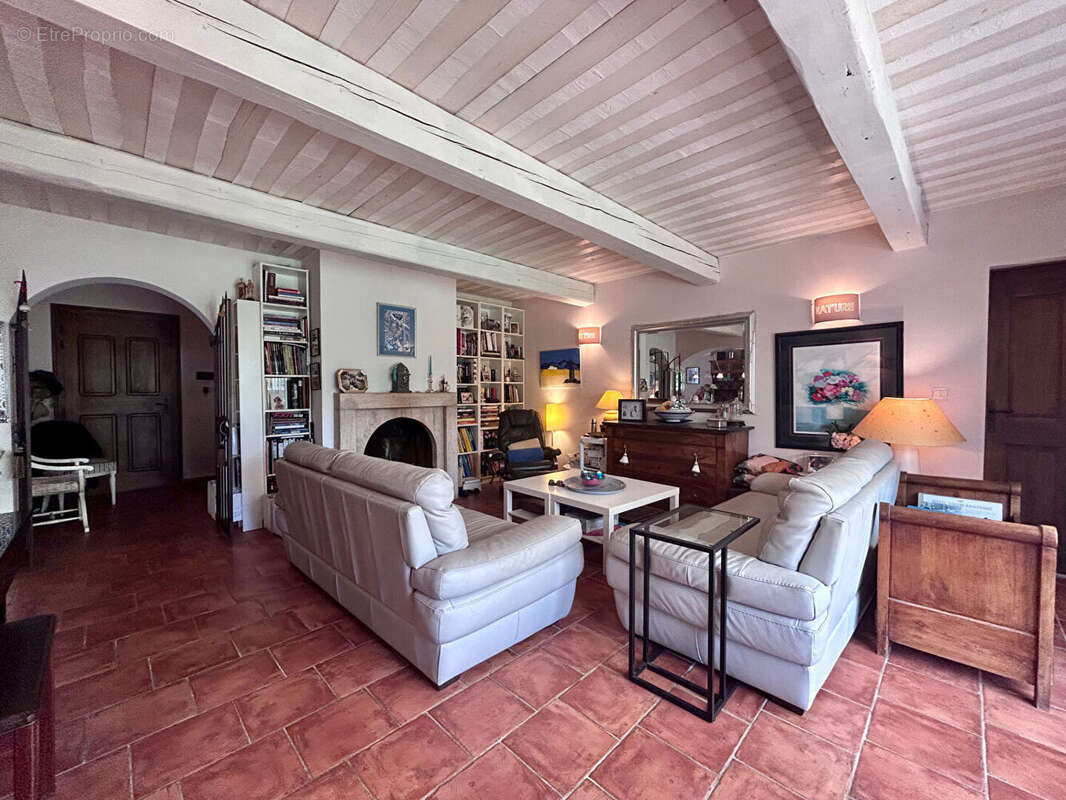 Maison à MONTBOUCHER-SUR-JABRON