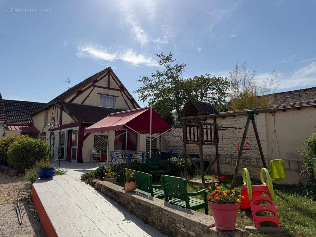 Maison 390 m² à Ivry-La-Bataille  - photo 6