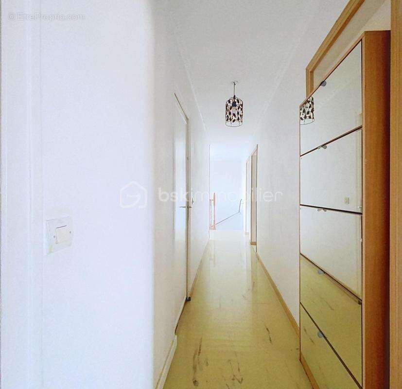 Maison F7 située à Villeparisis avec 1 pièce en sous-sol, 3 salles de bain, 1 jardin et 1 terrasse - photo 6