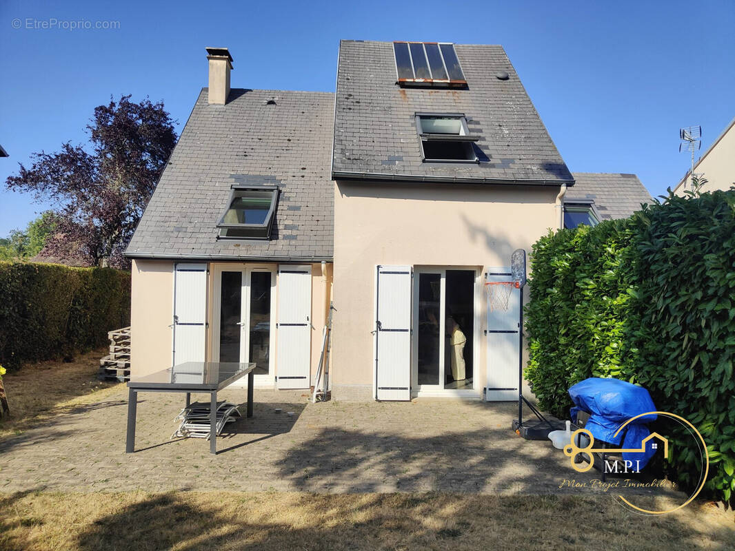 Maison à LA CHARTRE-SUR-LE-LOIR