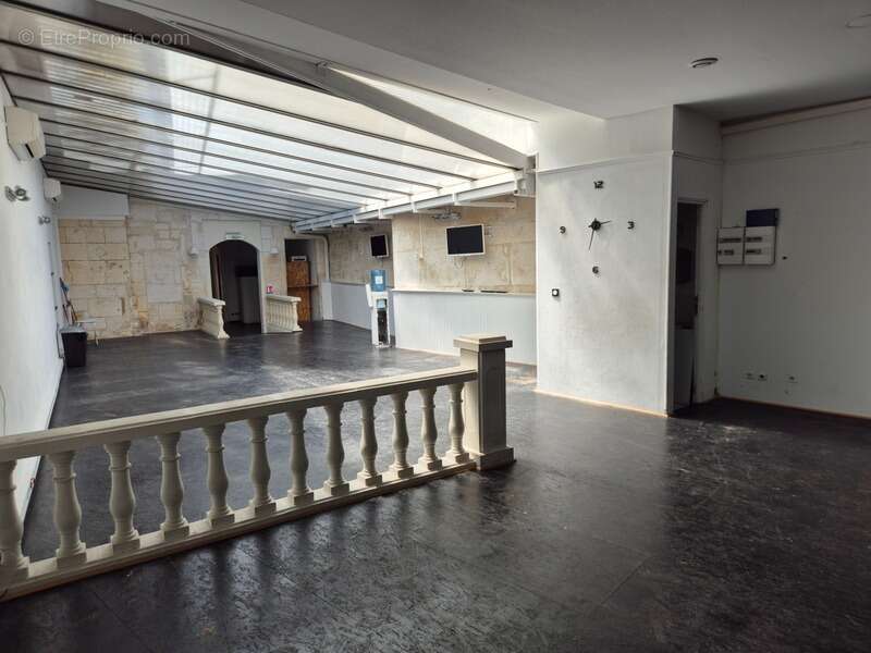 Local Commercial, 220 m2, face hôtel deVille - photo 9
