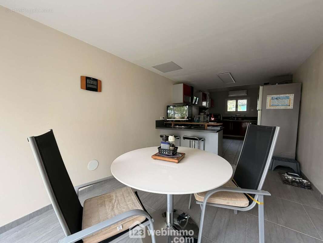 Avec espace repas de 8 m2. - Maison à DANGE-SAINT-ROMAIN