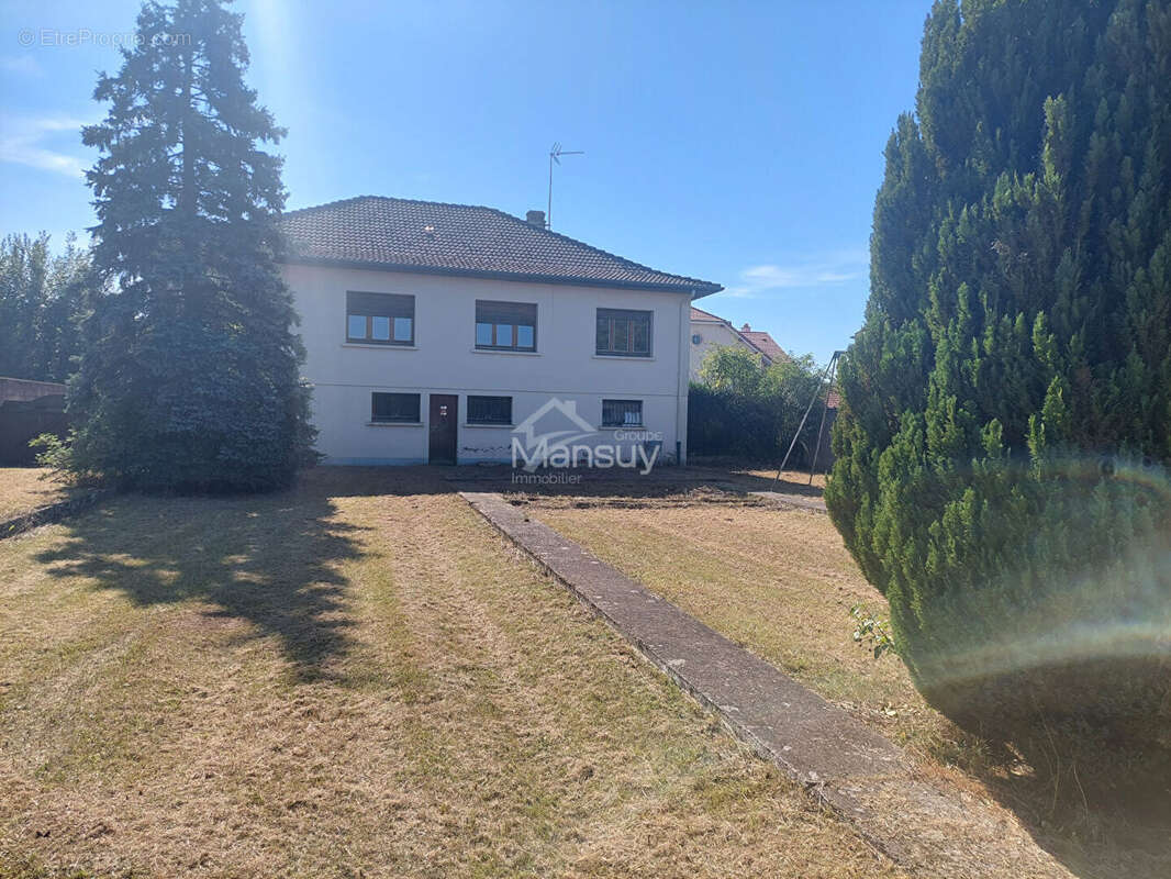 Maison à ETAIN