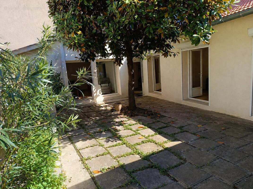 Maison à MONTELIMAR