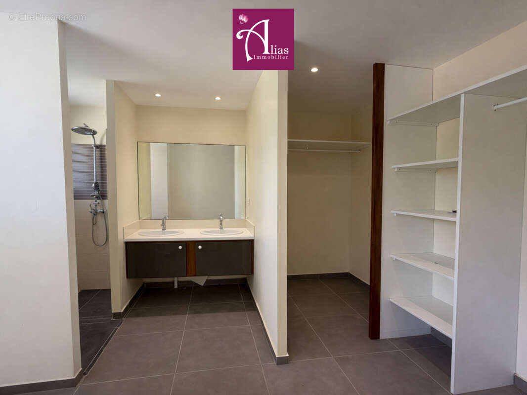 Maison à PETIT-BOURG