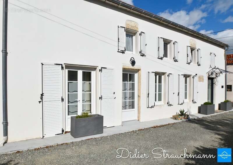 Maison à AIGREFEUILLE-D'AUNIS