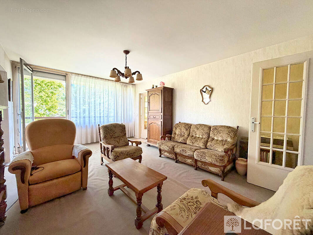 À vendre, appartement T4 avec deux balcons, box et cave - photo 10