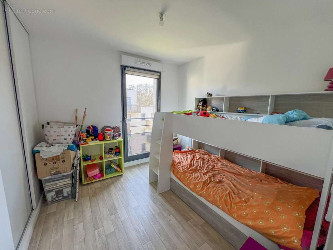 Appartement à LE MESNIL-SAINT-DENIS