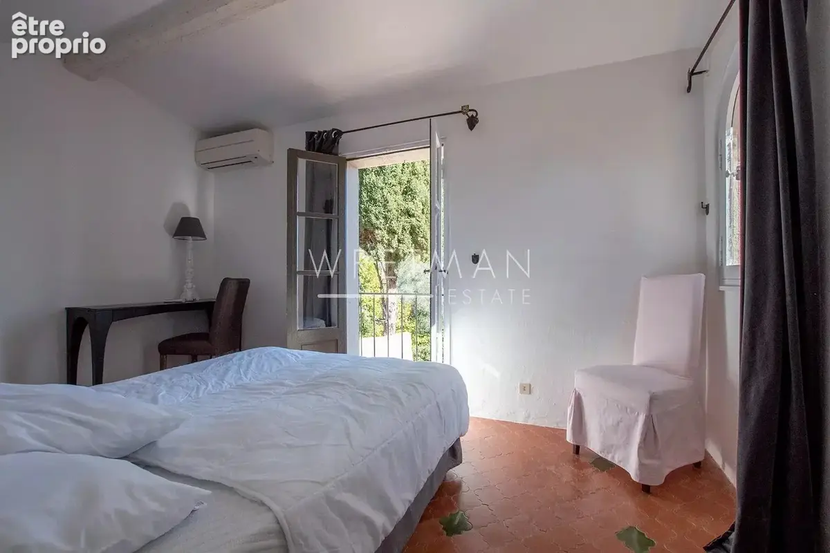 Villa dans un domaine prestigieux près du village de Valbonne - photo 21