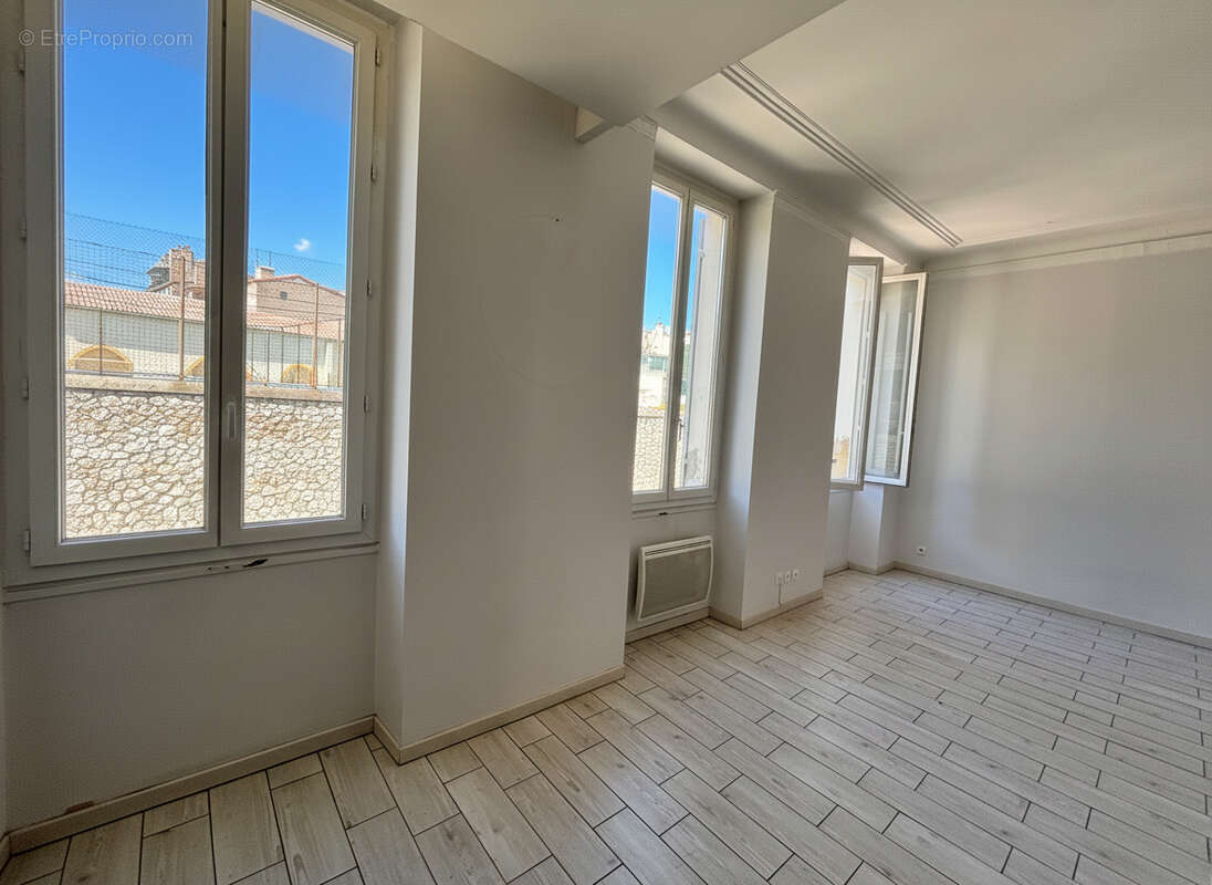 Appartement à MARSEILLE-5E