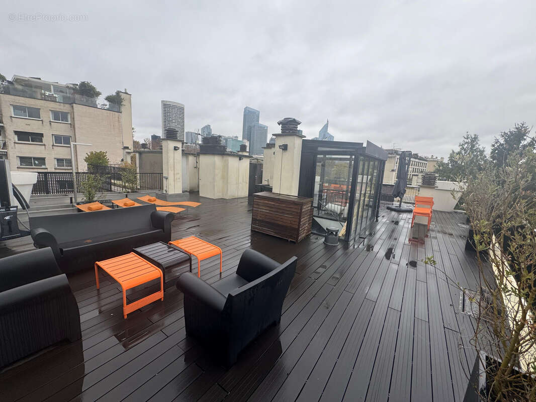 Appartement à NEUILLY-SUR-SEINE