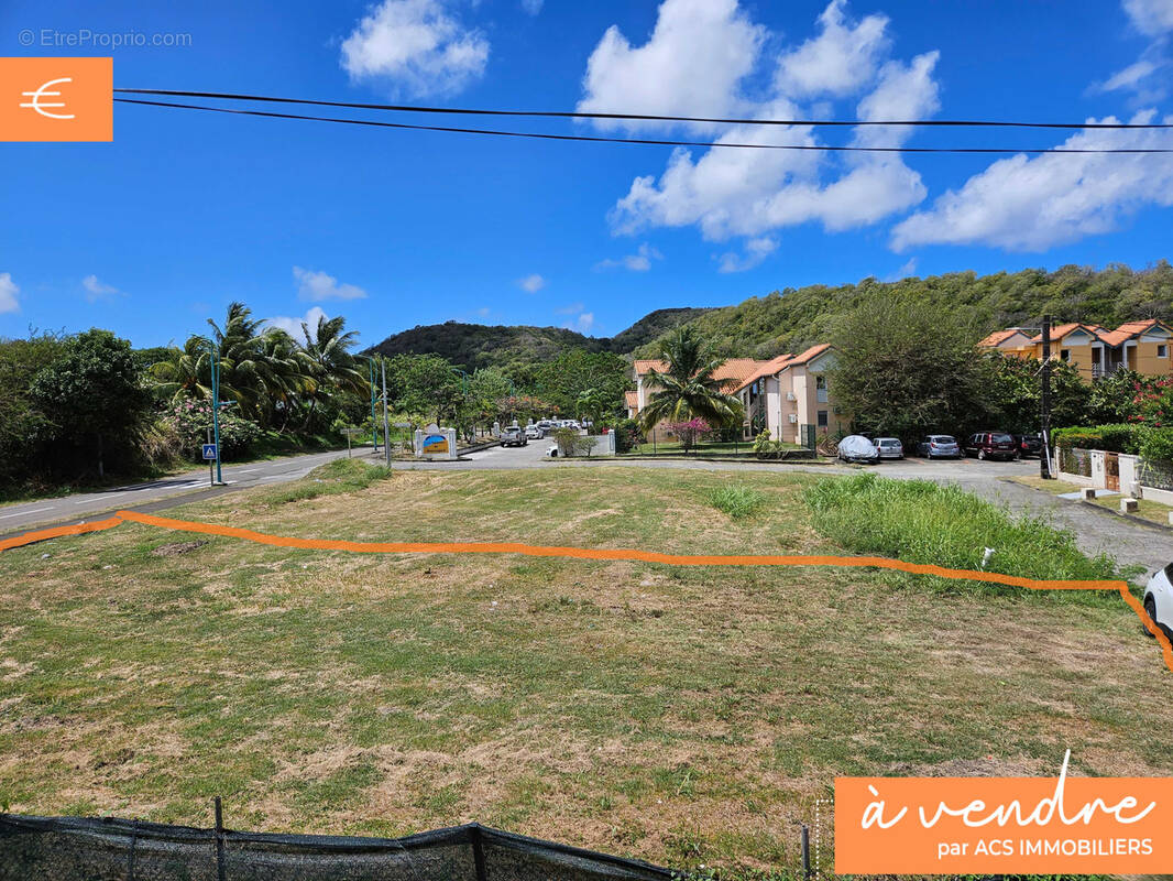 Terrain à SAINTE-ANNE
