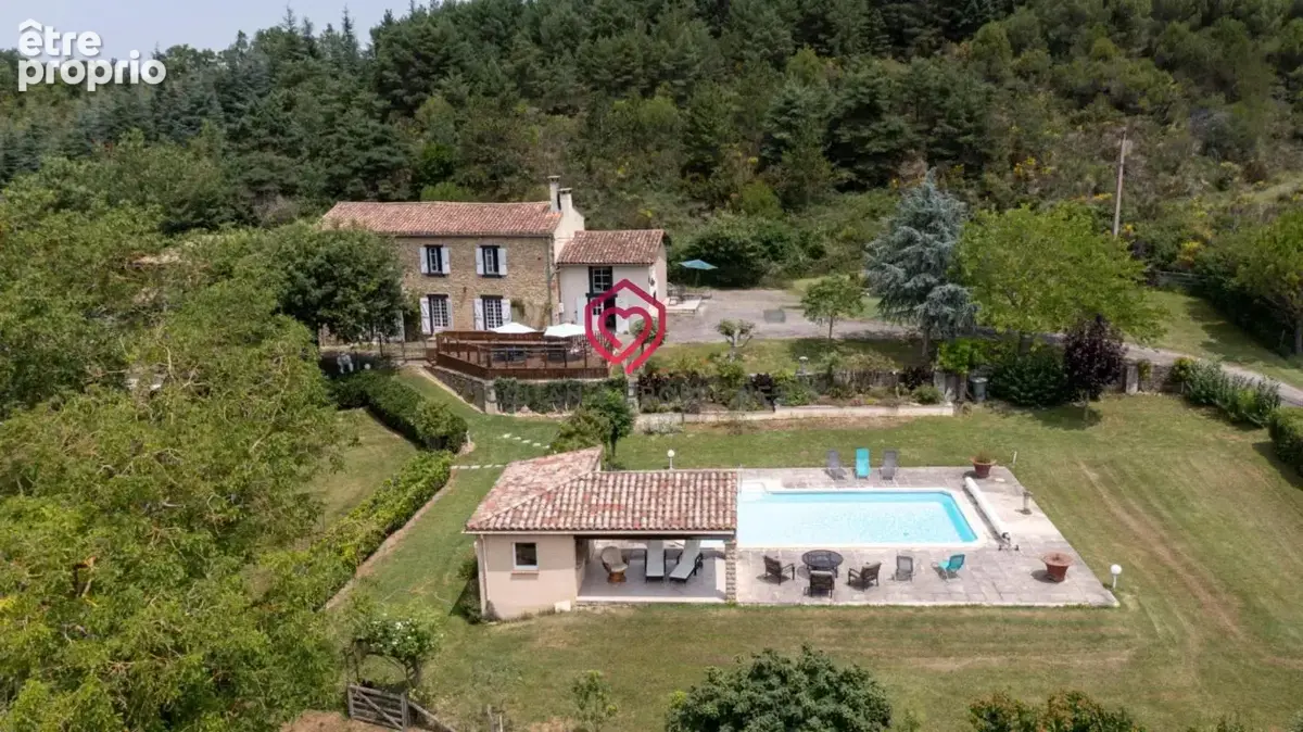 Ferme rénovée avec piscine, dépendances et 42 ha - photo 24