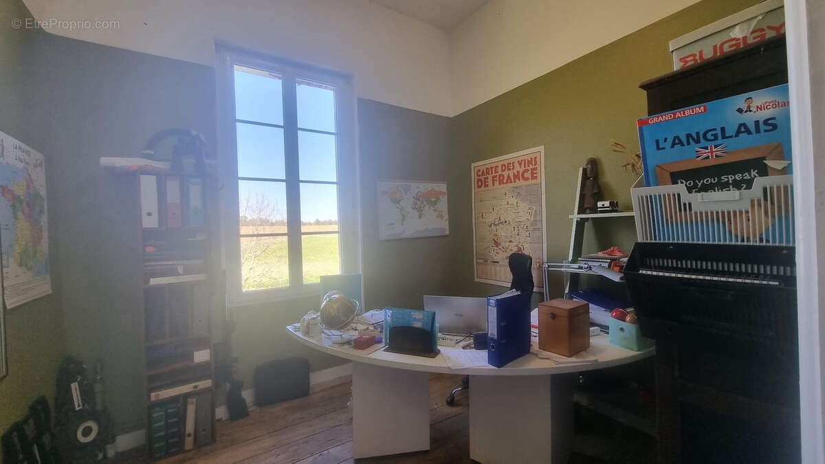 Très beau château datant du XVI ème entièrement rénové au milieu de 50 hectares et ses trois lacs situé dans l - photo 37