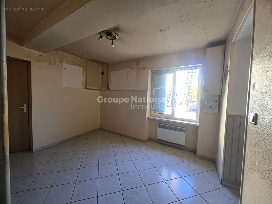 Maison à JONQUIERES-SAINT-VINCENT