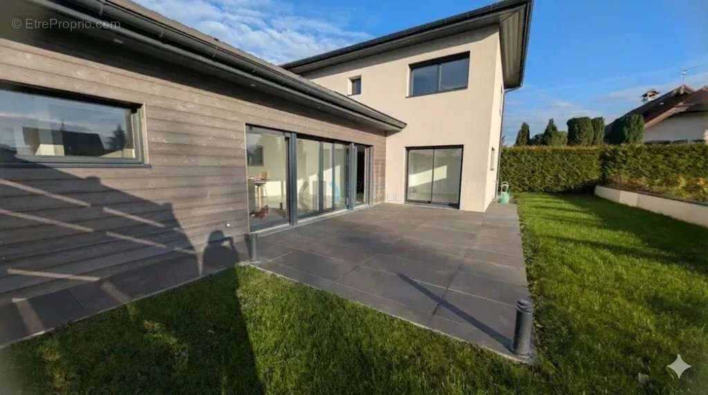 Maison à VETRAZ-MONTHOUX