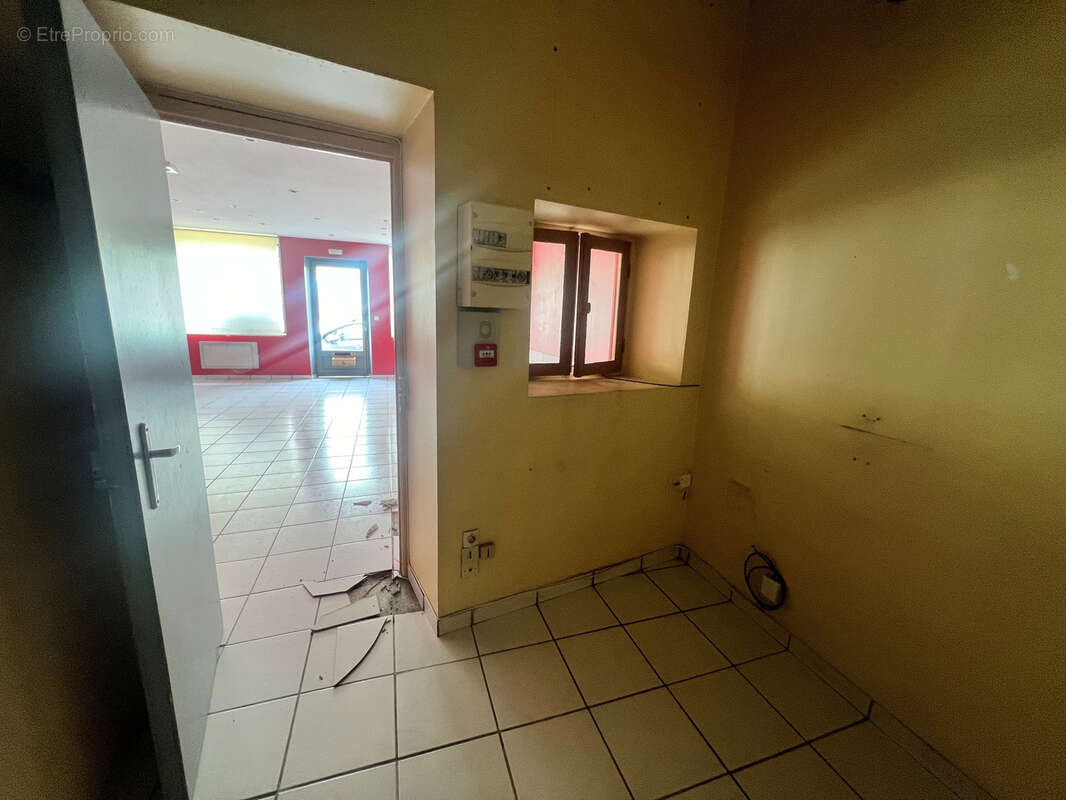 Secteur luton - local commercial professionnel de 44m2 avec vitrine - photo 6
