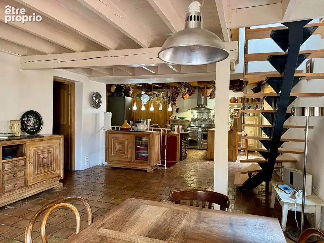 OINGT - Maison de village de 178 m² habitables - 3 chambres, 1 terrasse, cave à vin - photo 3