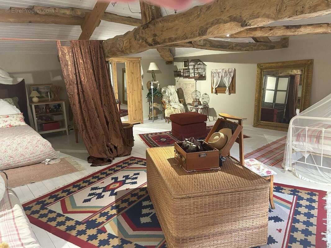 Maison à SAINT-PIERRE-DE-JUILLERS