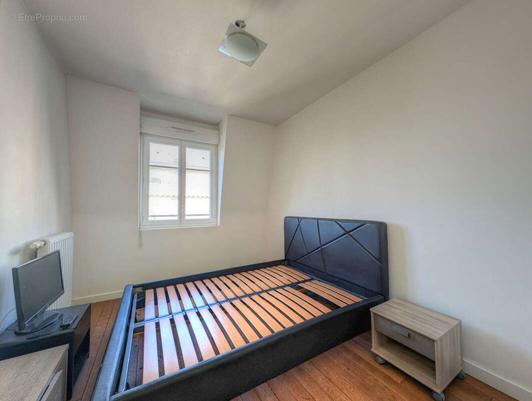 Appartement à LA GARENNE-COLOMBES