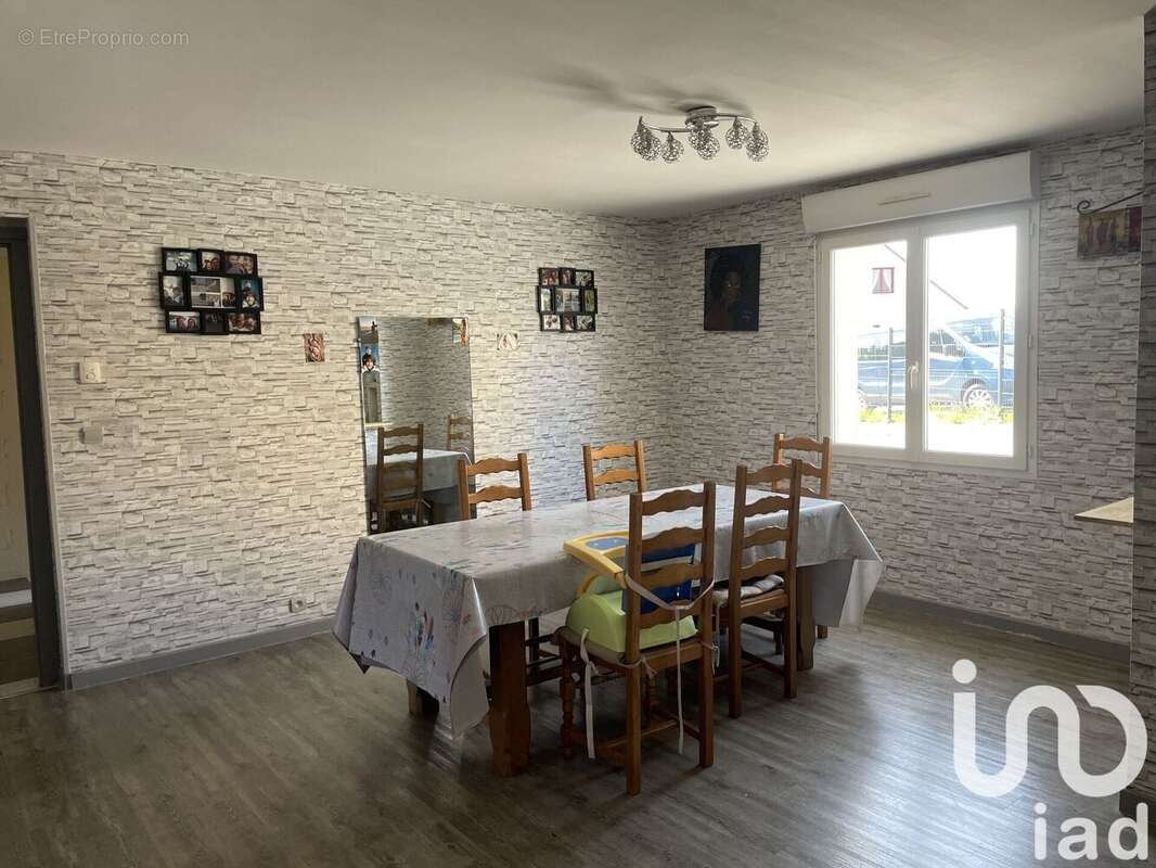 Photo 3 - Maison à FOUGEROLLES-DU-PLESSIS