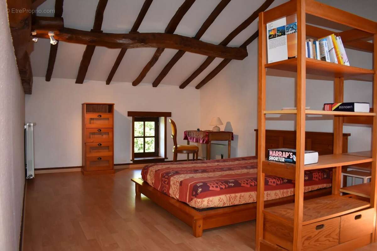 Maison à SAINT-PIERRE-DE-JUILLERS