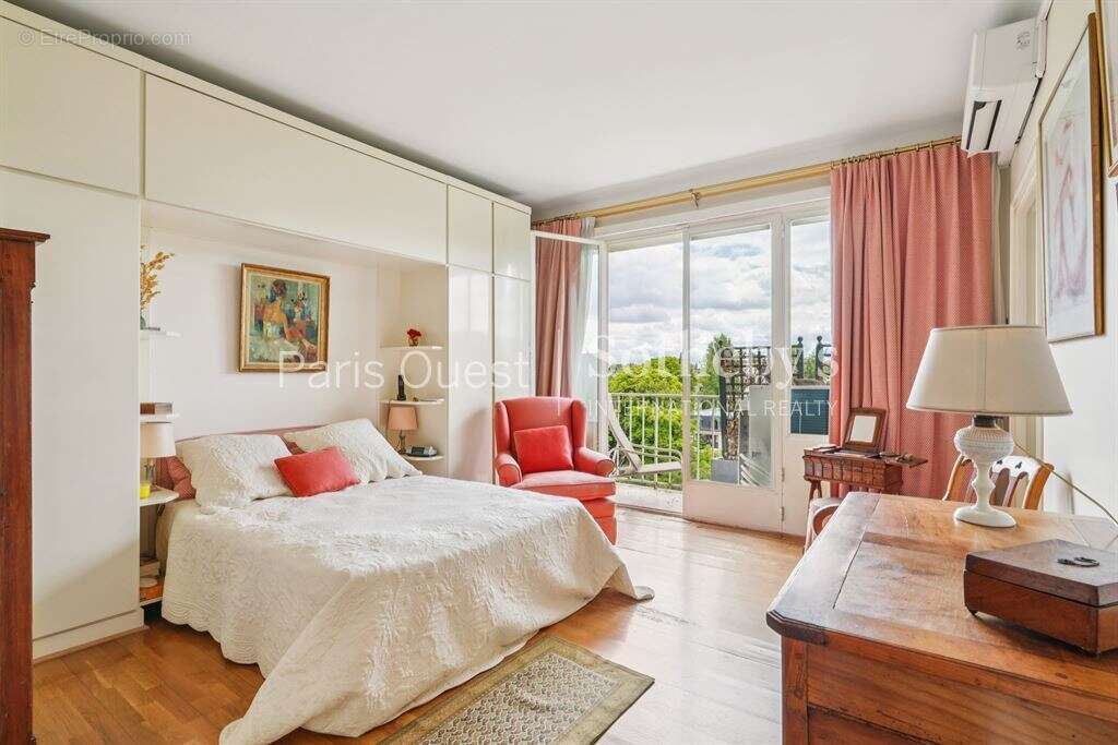 Appartement à NEUILLY-SUR-SEINE