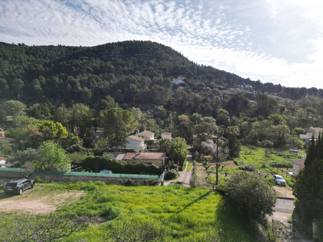 Terrain à SOLLIES-TOUCAS