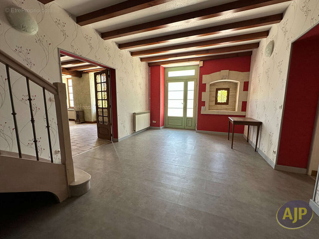Maison à JARNAC-CHAMPAGNE