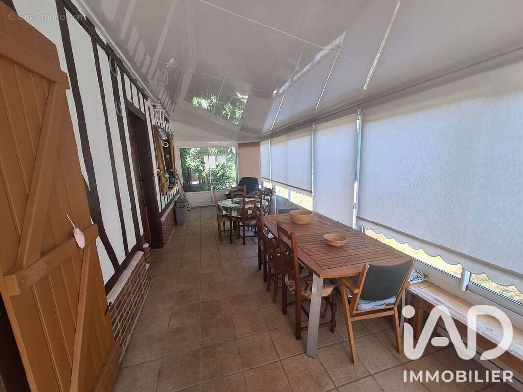 Maison 106 m² à Sainte-Colombe-La-Commanderie  - photo 7
