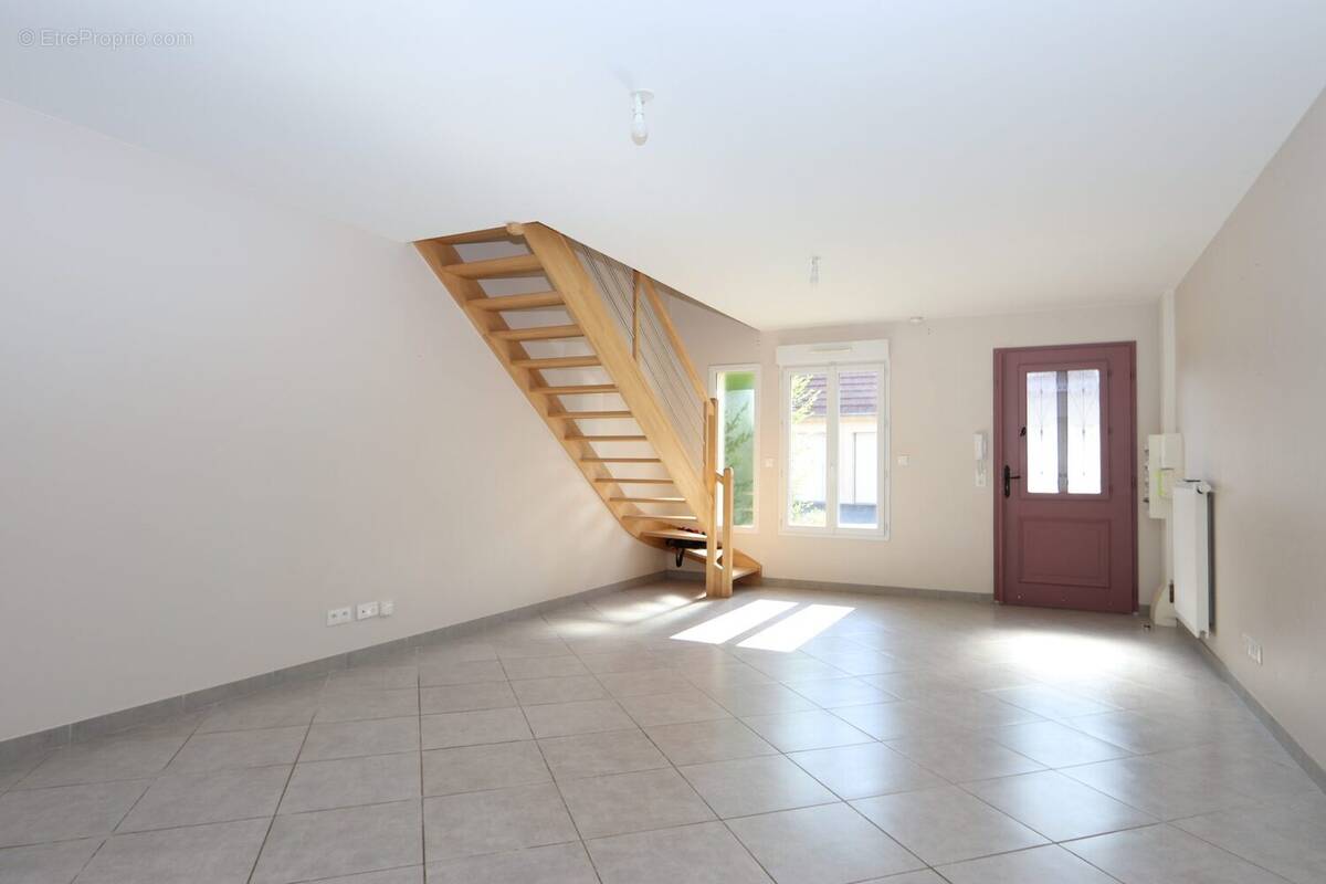 Maison à SAINT-JEAN-DE-BRAYE