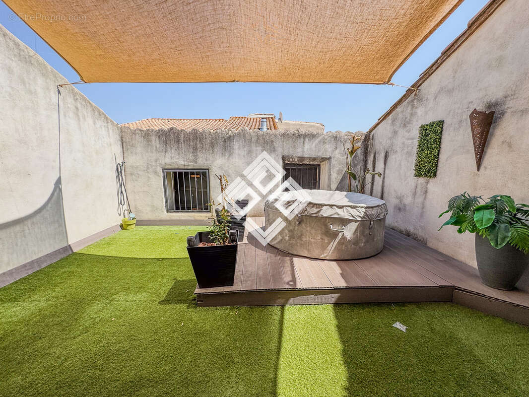 Laurette    Maison en pierre, terrasses et dépendance - photo 8