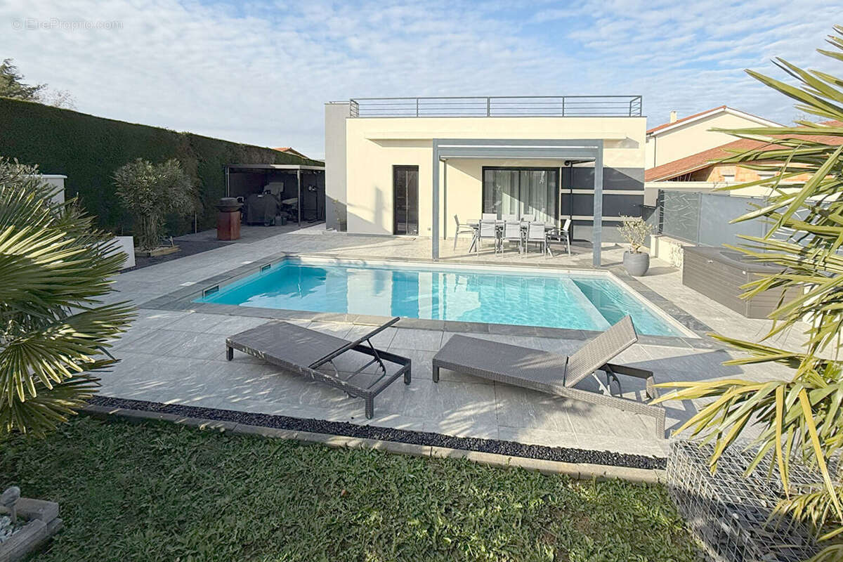 Maison à SAINT-CYR-SUR-LE-RHONE