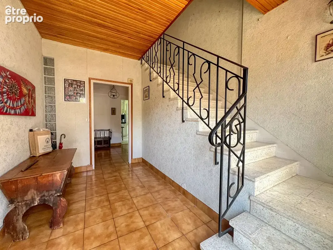 ROYAN - Grande maison familiale avec deux logements indépendants, jardin et garages - photo 12