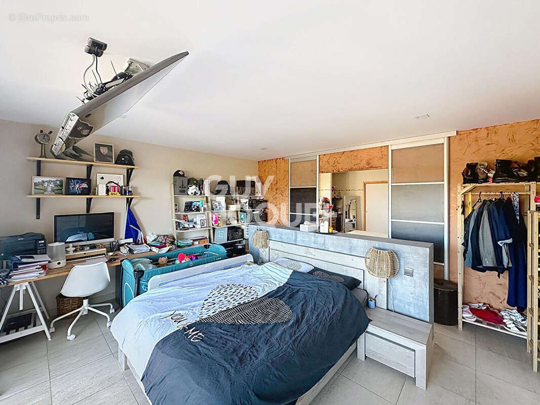 Maison à SAINT-LAURENT-DE-LA-SALANQUE